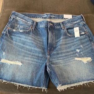 Size 16 Old Navy shorts with tag - never worn.